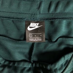 Nike Pants - Nike Tech Fleece sweatpants Nike Pants - Nike Tech Fleece sweatpants